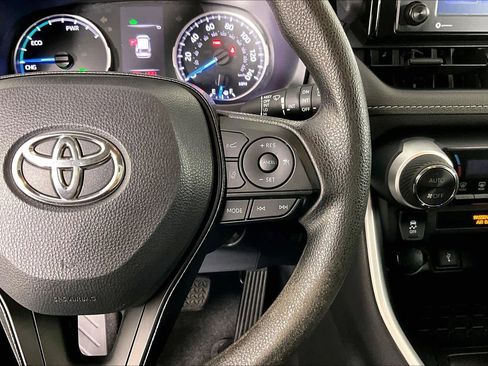 Used 2021 Toyota RAV4 XLE image 23