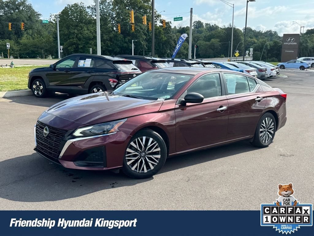 Used 2024 Nissan Altima 2.5 SV FWD image 1