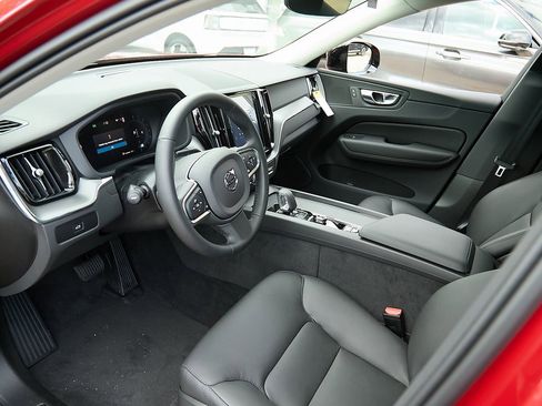 New 2025 Volvo XC60 B5 Core w/ Protection Package Premier image 11