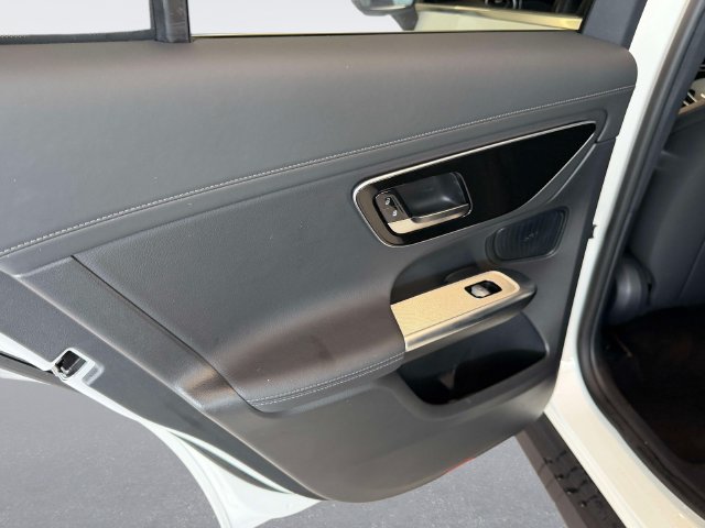 Certified 2025 Mercedes-Benz GLC 300 4MATIC image 11