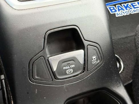 Used 2018 Jeep Renegade Latitude w/ Cold Weather Group image 22