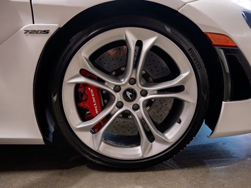 Used 2020 McLaren 720S Spider image 16