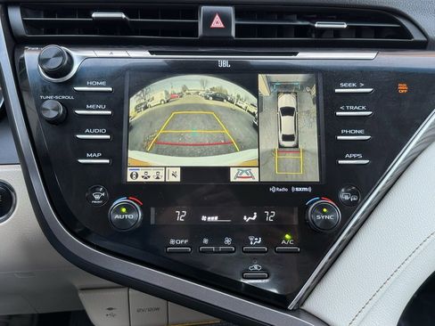 Used 2018 Toyota Camry XLE image 39