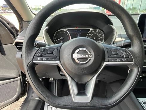 Used 2024 Nissan Altima 2.5 SV FWD image 13