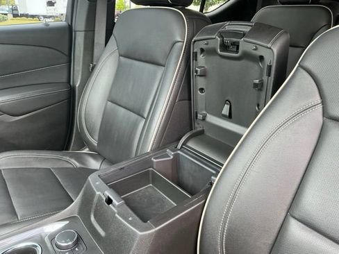 Used 2023 Chevrolet Traverse Premier FWD image 31