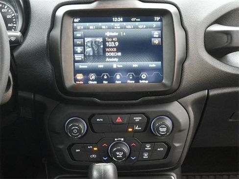 Used 2023 Jeep Renegade Latitude image 25