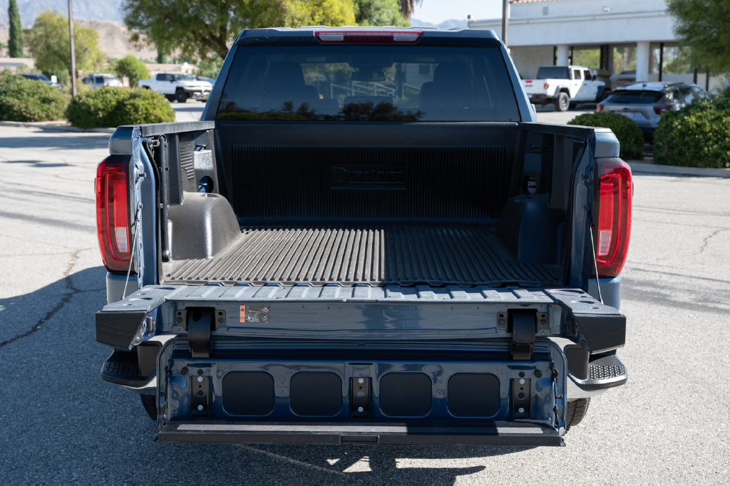 Used 2024 GMC Sierra 1500 SLT AWD/4WD image 16