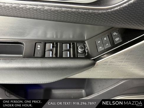 Used 2018 Land Rover Range Rover Velar R-Dynamic SE AWD/4WD image 22