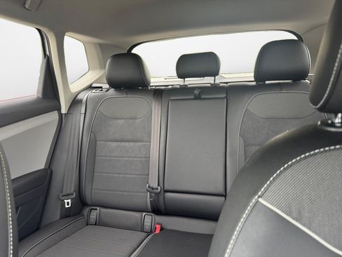 Certified 2023 Volkswagen Taos SE AWD/4WD image 12