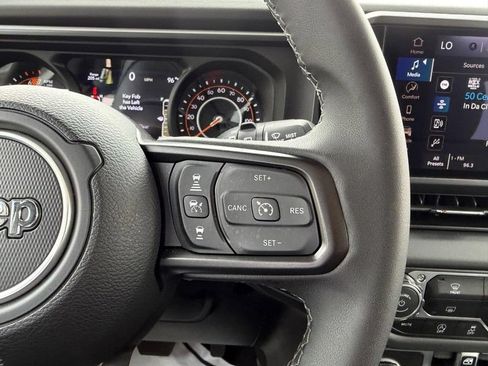 Used 2026 Jeep Wrangler Unlimited Rubicon AWD/4WD image 11