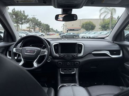 Used 2024 GMC Terrain SLT image 29