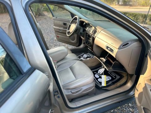 Used 2005 Ford Taurus SEL image 6