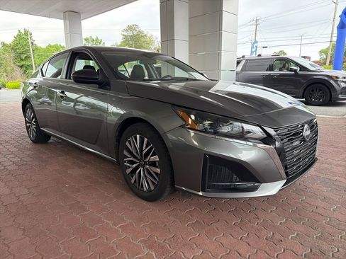 Used 2025 Nissan Altima 2.5 SV FWD image 4
