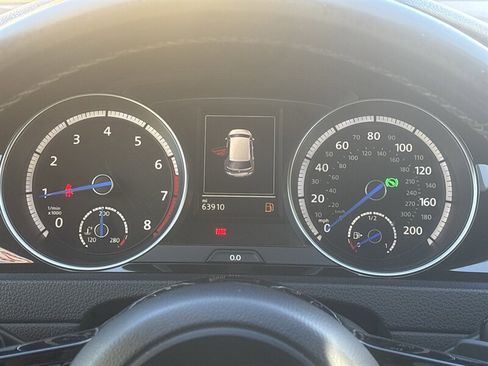 Used 2016 Volkswagen Golf 4-Door image 32