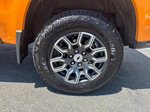 Used 2025 Chevrolet Colorado Z71 AWD/4WD image 46