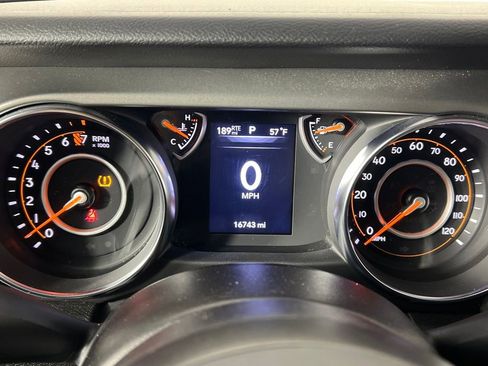 Used 2023 Jeep Gladiator Sport image 9