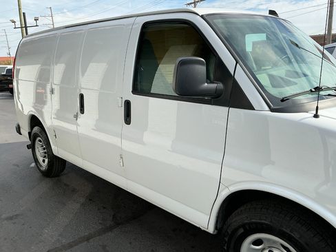 Used 2021 Chevrolet Express 3500 w/ Driver Convenience Package image 26