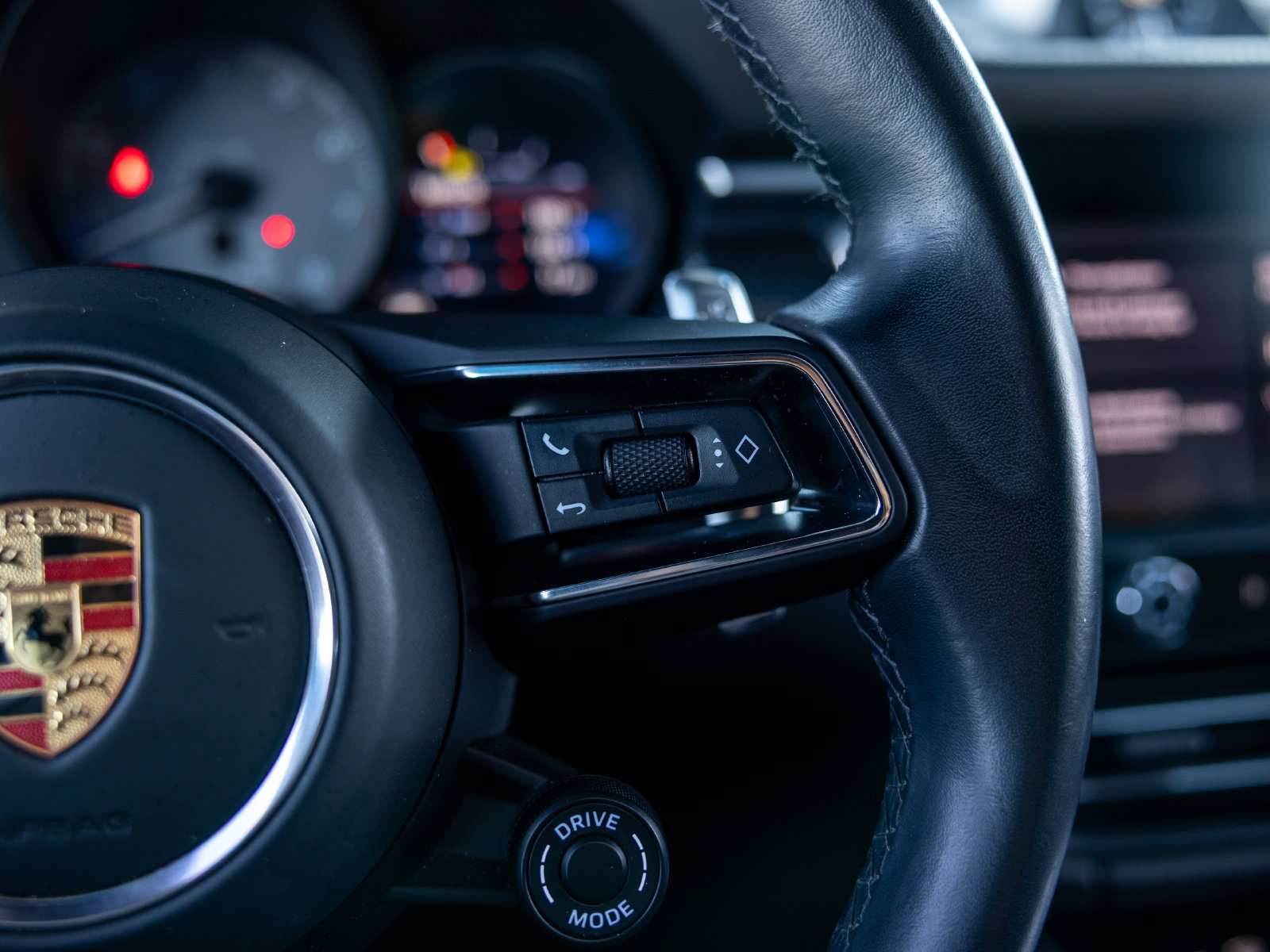 Certified 2023 Porsche Macan S AWD/4WD image 31