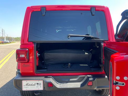 Certified 2025 Jeep Wrangler Unlimited Sahara w/ Safety Group AWD/4WD image 9