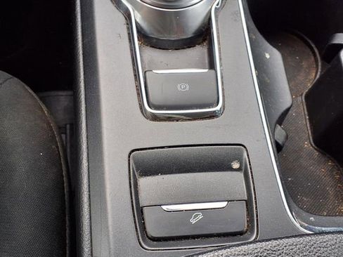Used 2017 Ford Fusion SE FWD image 18