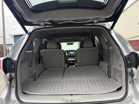 Used 2014 Toyota Highlander Limited AWD/4WD image 34