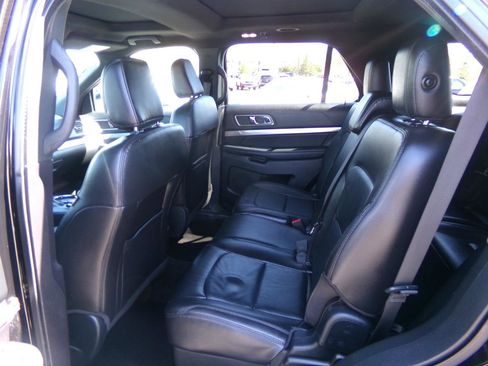 Used 2018 Ford Explorer XLT w/ Equipment Group 202A AWD/4WD image 37