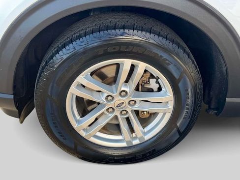 Used 2021 Ford Explorer XLT image 11