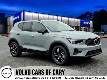 New 2026 Volvo XC40 B5 Core w/ Climate Package