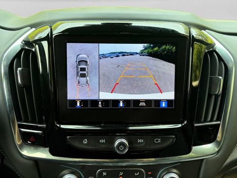 Used 2023 Chevrolet Traverse LT w/ LT Premium Package AWD/4WD image 24