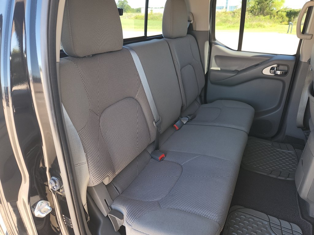 Used 2021 Nissan Frontier SV w/ Midnight Edition Floor Mats AWD/4WD image 15