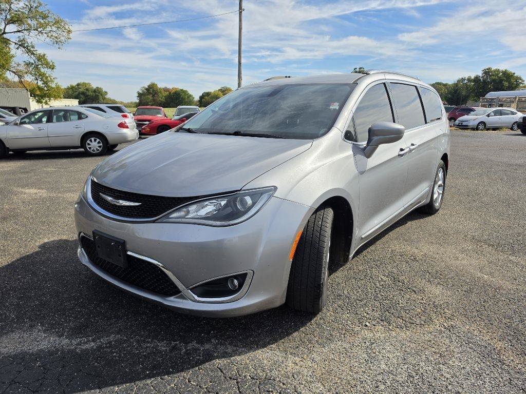 Used 2017 Chrysler Pacifica Touring-L Plus w/ Tire & Wheel Group FWD image 11