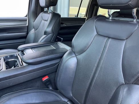 Used 2024 Jeep Wagoneer L Series II w/ Flexible Seating Group AWD/4WD image 4