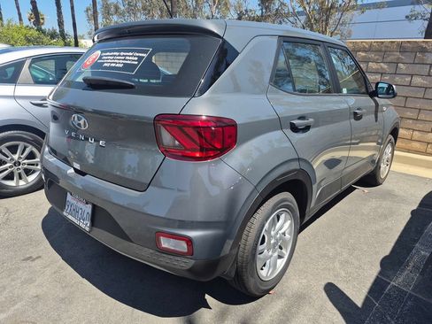 Used 2026 Hyundai Venue SE FWD image 6
