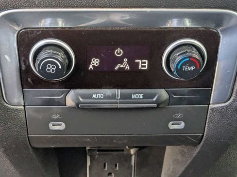 Used 2021 Chevrolet Suburban LT RWD image 14