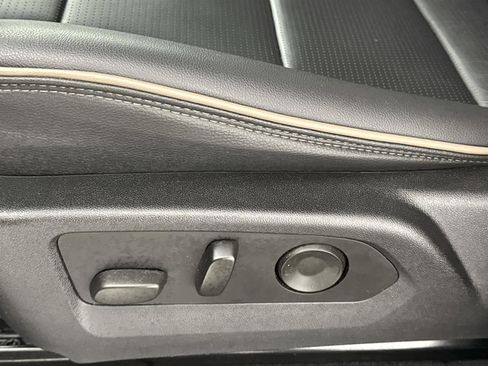 Used 2023 GMC Canyon Denali image 13