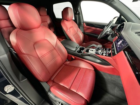 Used 2023 Porsche Cayenne image 28