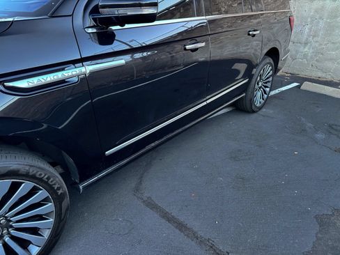 Used 2019 Lincoln Navigator L Reserve AWD/4WD image 10