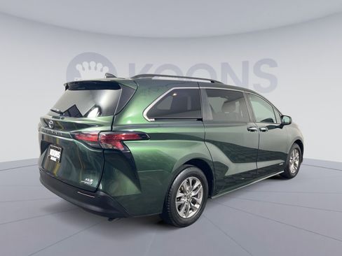 Used 2021 Toyota Sienna XLE image 7