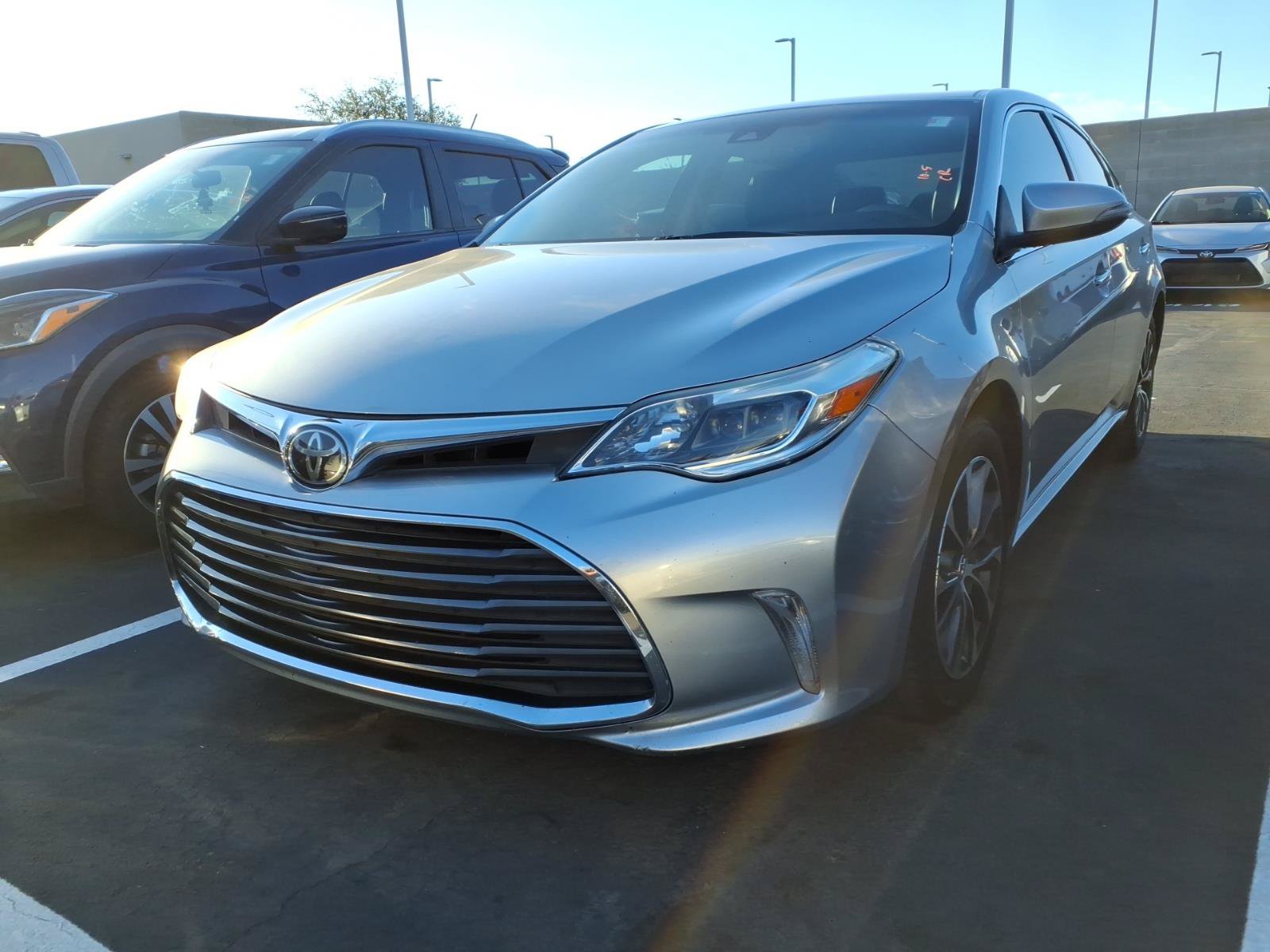 Used 2018 Toyota Avalon XLE Premium w/ Carpet Mat Package FWD image 2