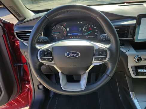 Used 2022 Ford Explorer XLT w/ Equipment Group 202A image 27