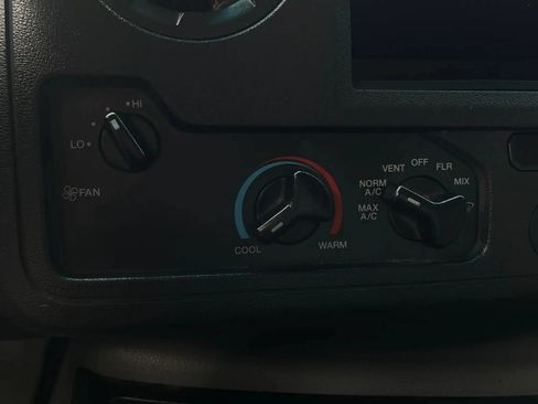 Used 2022 Ford E-350 and Econoline 350 Super Duty w/ Power Windows & Locks Group RWD image 25
