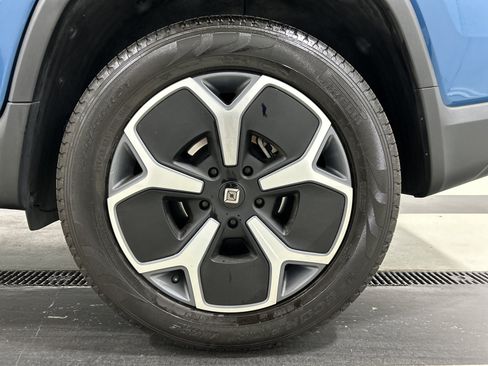 Used 2024 Rivian R1T Adventure Dual AWD/4WD image 10