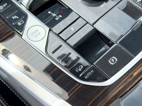 Used 2025 BMW X5 xDrive50e image 31