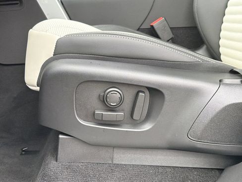 New 2026 Land Rover Discovery Limited Edition AWD/4WD image 20
