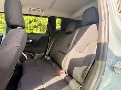 Used 2017 Jeep Renegade Latitude w/ Popular Equipment Group FWD image 26