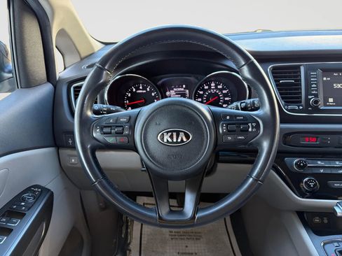 Used 2017 Kia Sedona LX w/ LX Essentials Premium Package image 27