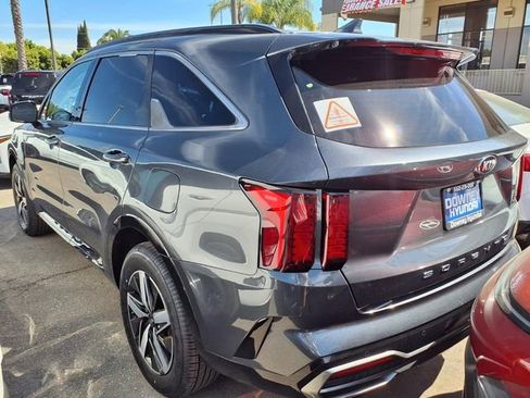 Used 2021 Kia Sorento S image 4