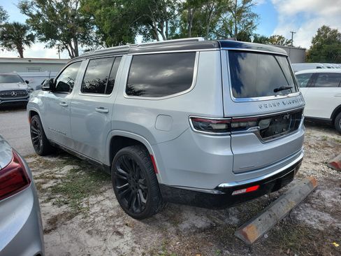 Used 2023 Jeep Grand Wagoneer Base image 4