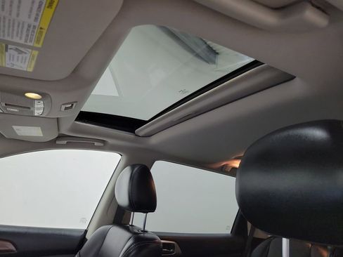 Used 2020 Nissan Pathfinder Platinum image 21