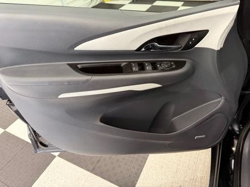 Used 2020 Chevrolet Bolt Premier w/ Infotainment Package FWD image 13